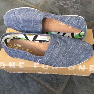 TOMS shoes blue chambray